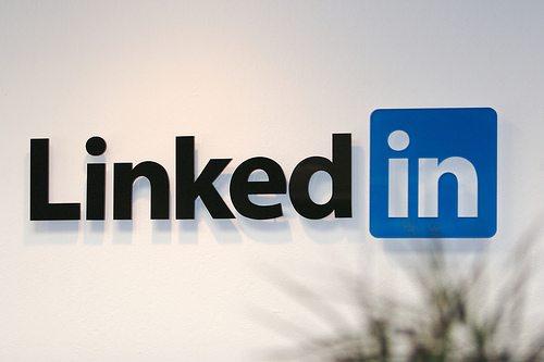 Bioxnet Branding and Web Design Studio | Previniendo uso de foto en publicidad linkedin Bioxnet Branding and Web Design Studio | Previniendo uso de foto en publicidad linkedin